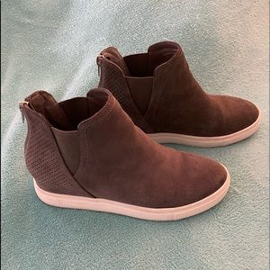 Adorable grey suede wedge sneakers $15